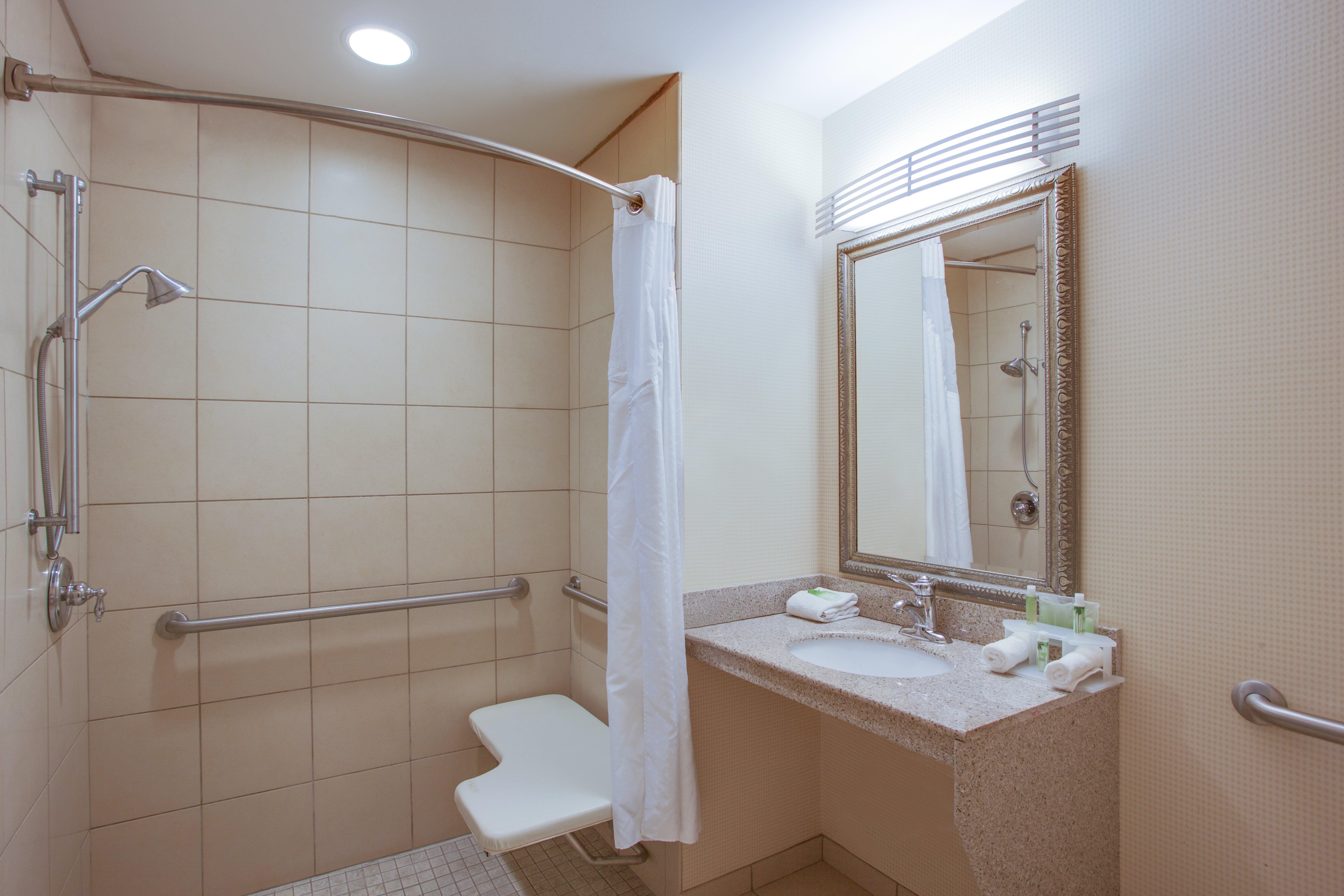 Holiday Inn Express Hotel & Suites Greensboro-East By Ihg Ngoại thất bức ảnh