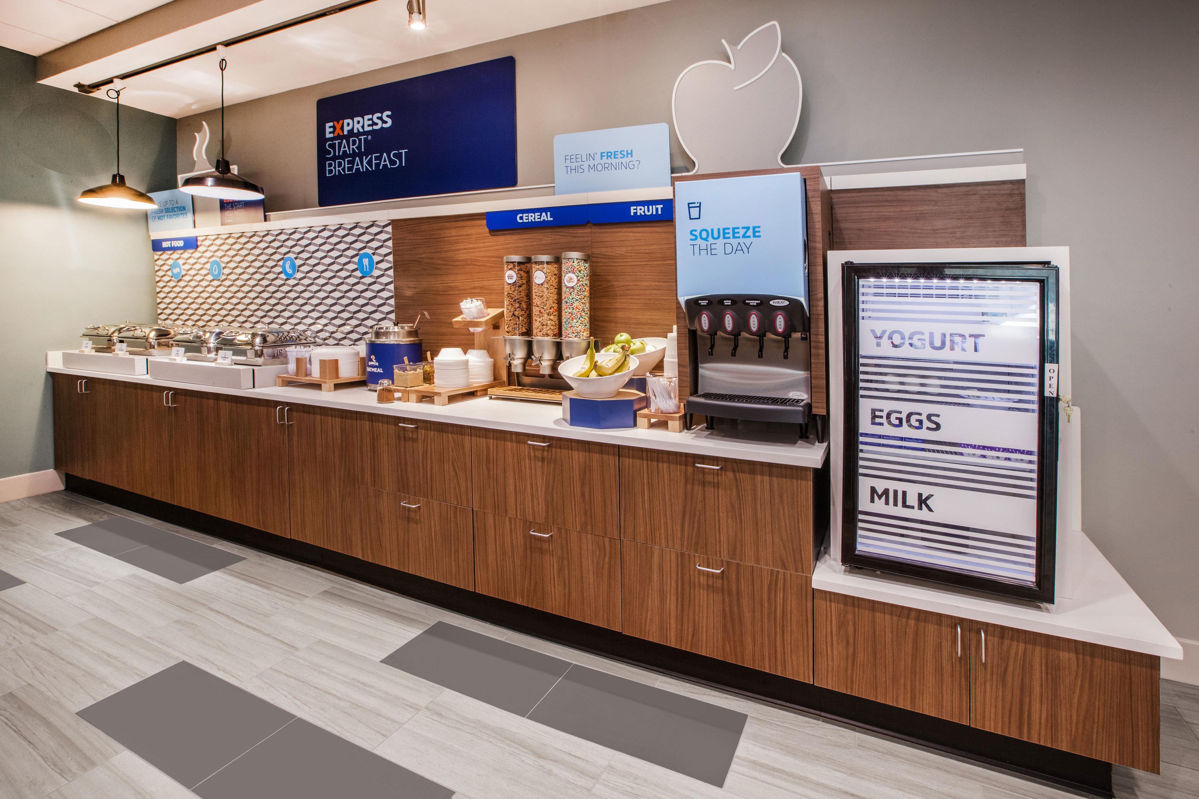 Holiday Inn Express Hotel & Suites Greensboro-East By Ihg Ngoại thất bức ảnh