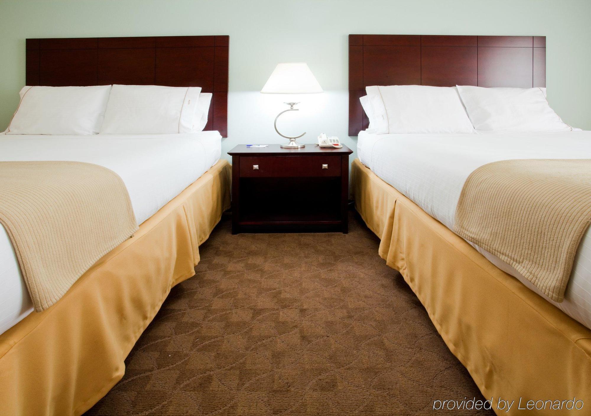Holiday Inn Express Hotel & Suites Greensboro-East, An Ihg Hotel Ngoại thất bức ảnh