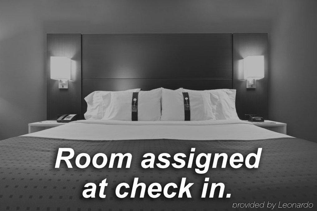 Holiday Inn Express Hotel & Suites Greensboro-East By Ihg Ngoại thất bức ảnh