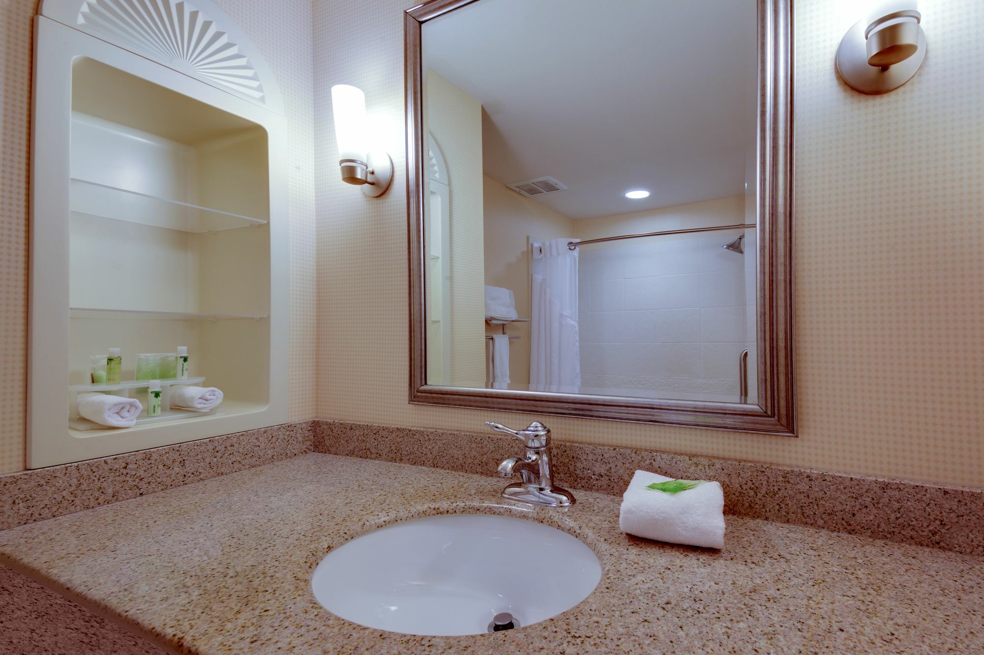 Holiday Inn Express Hotel & Suites Greensboro-East By Ihg Ngoại thất bức ảnh