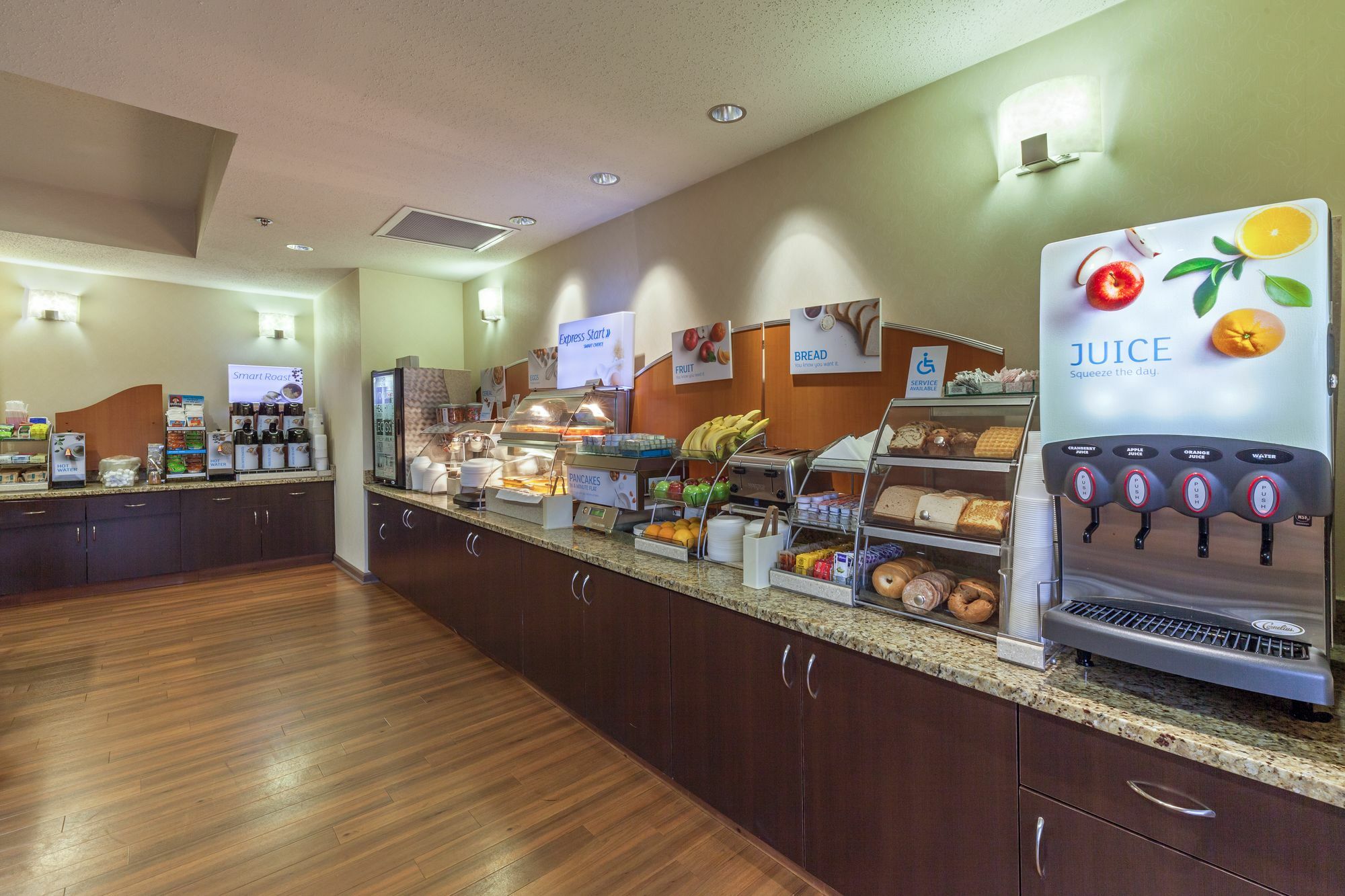 Holiday Inn Express Hotel & Suites Greensboro-East By Ihg Ngoại thất bức ảnh