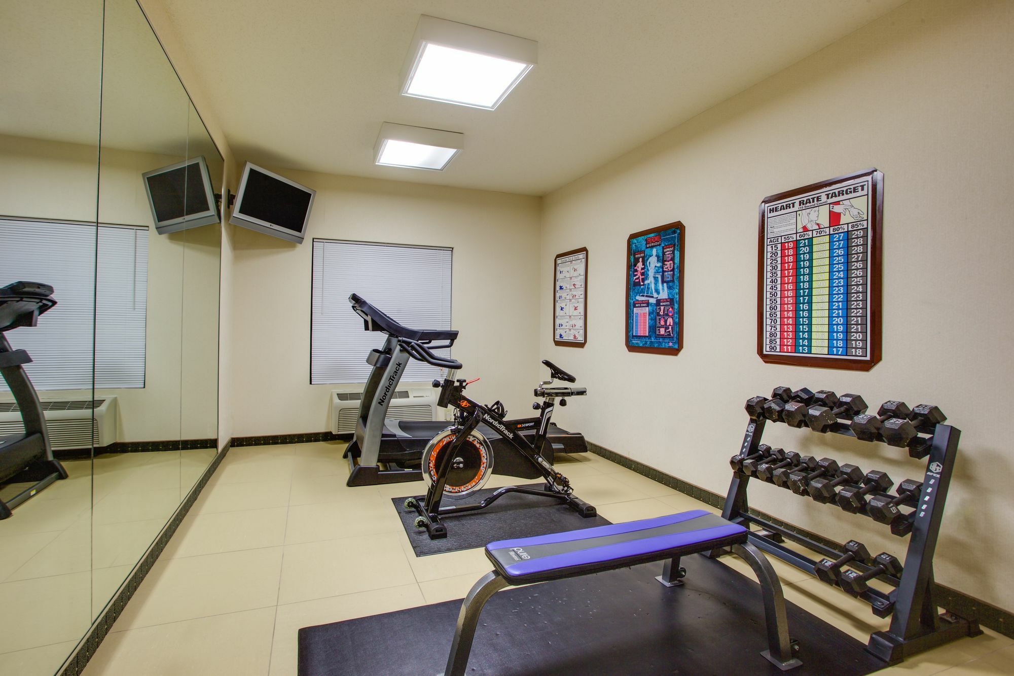 Holiday Inn Express Hotel & Suites Greensboro-East By Ihg Ngoại thất bức ảnh