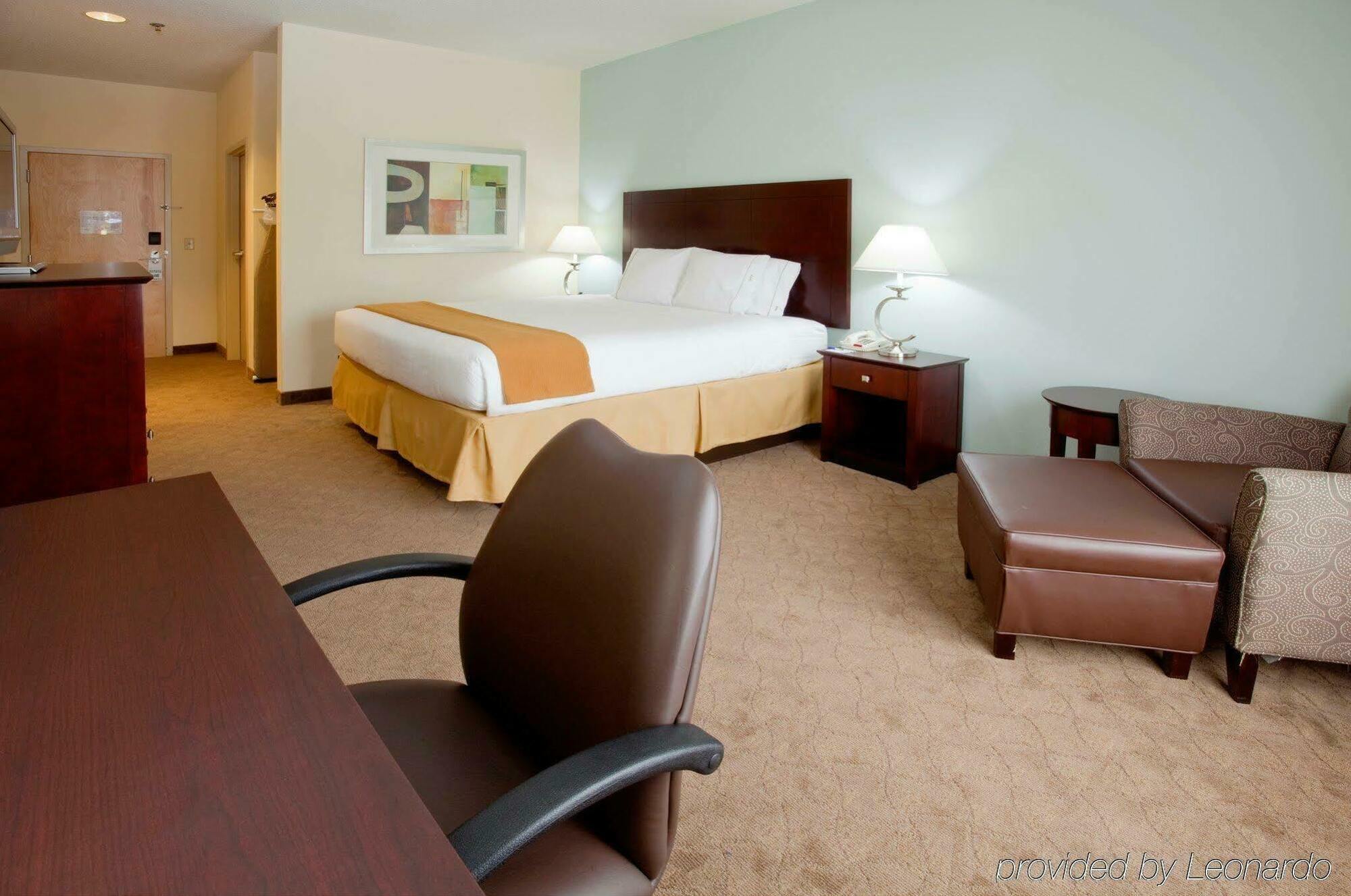 Holiday Inn Express Hotel & Suites Greensboro-East By Ihg Ngoại thất bức ảnh